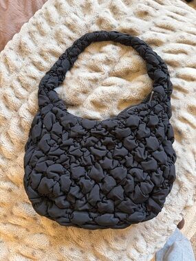 ARITZIA // CURATOR BLACK QUILTED SHOULDER BAG